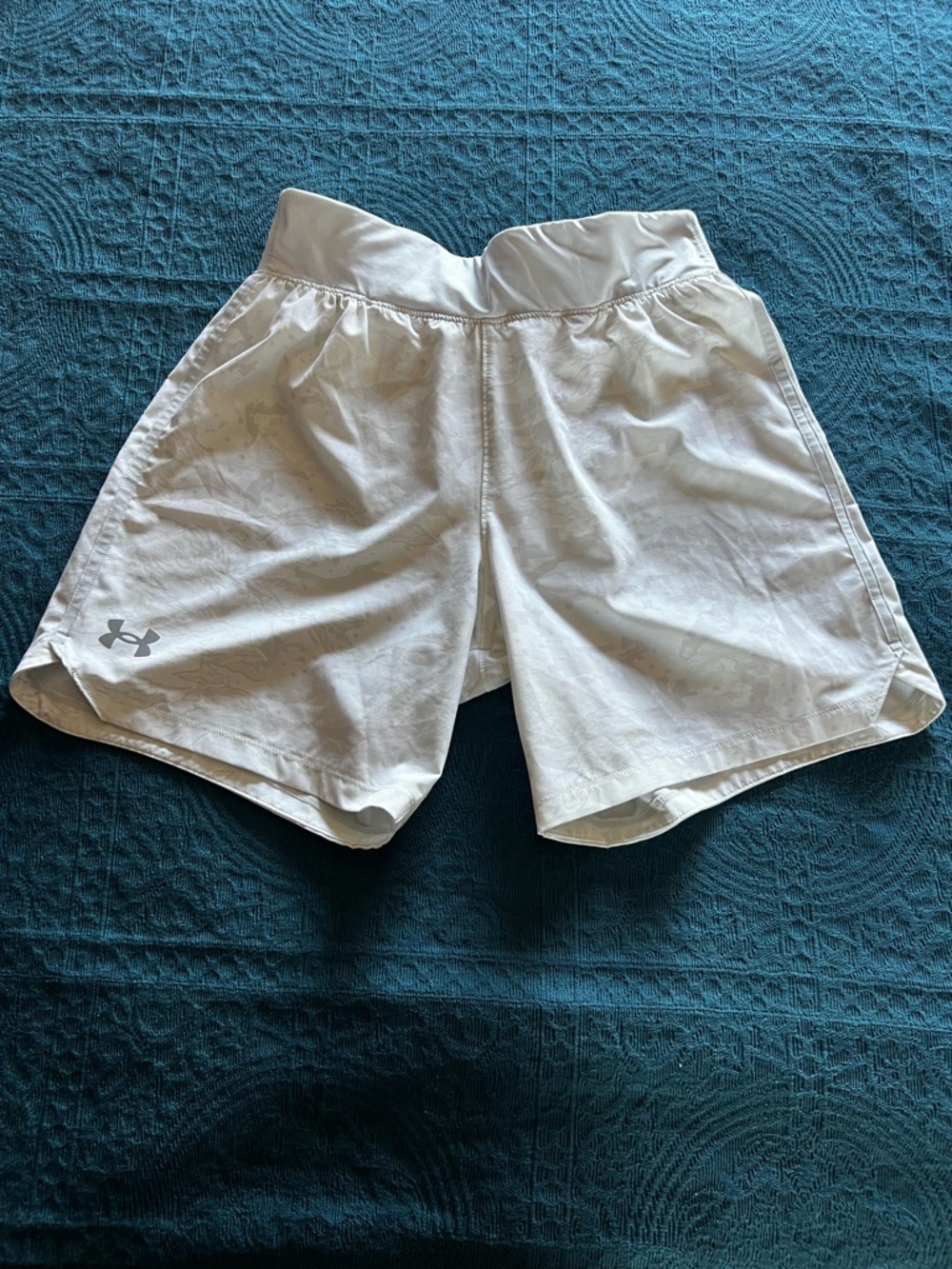 Under Armour Women's White Camo Athletic Sports Shorts size M